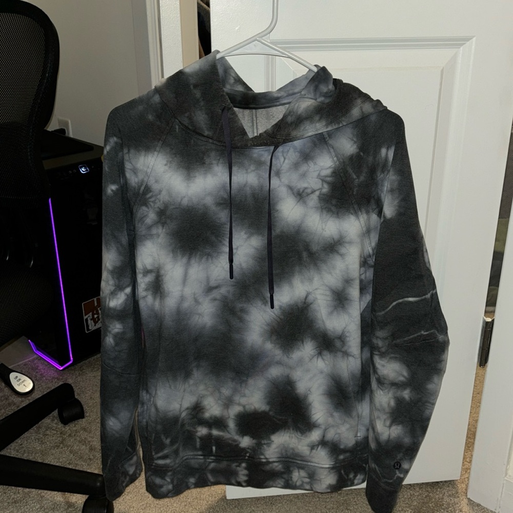 Lululemon tie die sweatshirt
